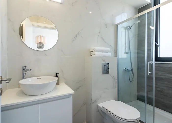 Апартаменты Taupe's 2-br & Balcony In Larnaca