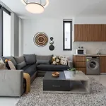 Taupe's 2-br & Balcony In Larnaca