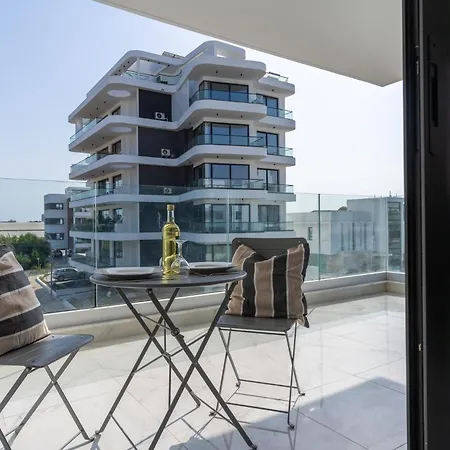 Apartmán Taupe's 2-br & Balcony In Larnaca *