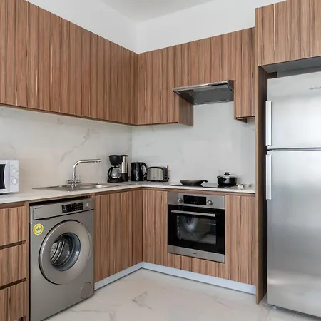 Apartmán Taupe's 2-br & Balcony In Larnaca Livadhia