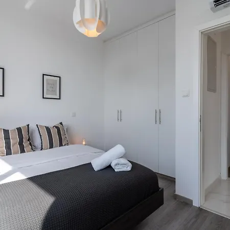 Taupe's 2-br & Balcony In Larnaca Apartmán *