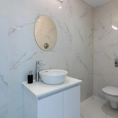 Taupe's 2-br & Balcony In Larnaca Апартаменты *