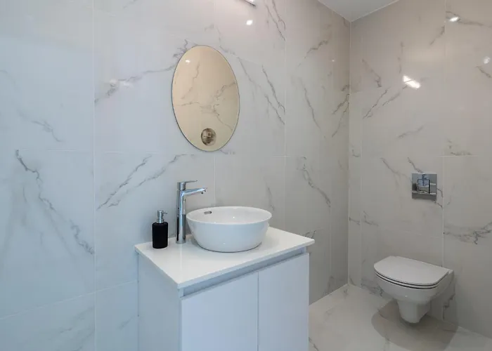 Taupe's 2-br & Balcony In Larnaca Apartmán *